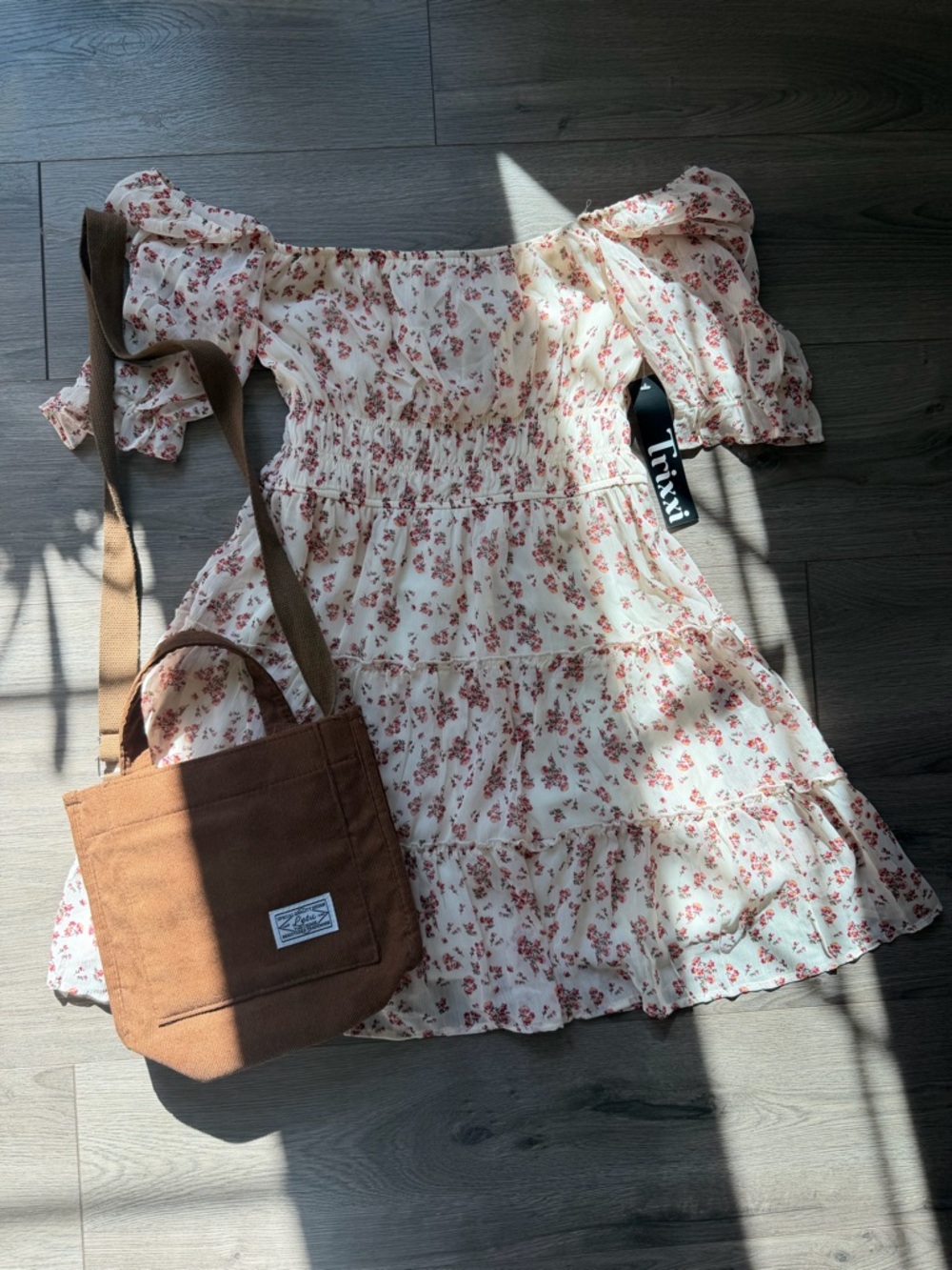 NWT Large Spring/ Summer Floral Cream Tiered Puff-Sleeve Dress